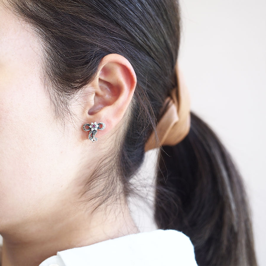 2個以上購入で送料無料 p256【超高品質✧】リボンパールピアス